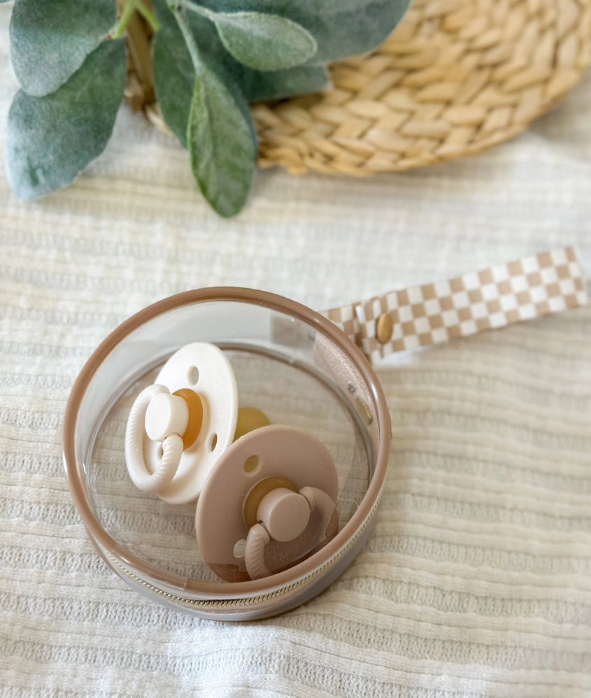 Itzy Ritzy Clear Paci Case