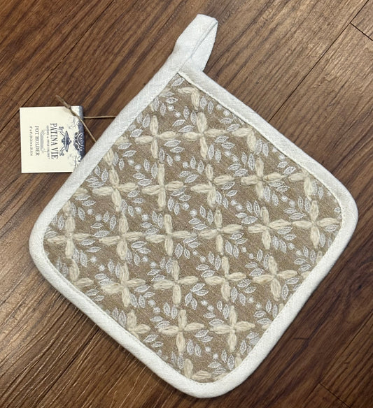 Patina Vie Ivory Embroidered Pot
Holder